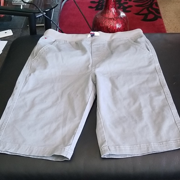 New Tommy Hilfiger Shorts - Picture 3 of 7